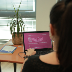 EndoSymptomsChecker_240x240