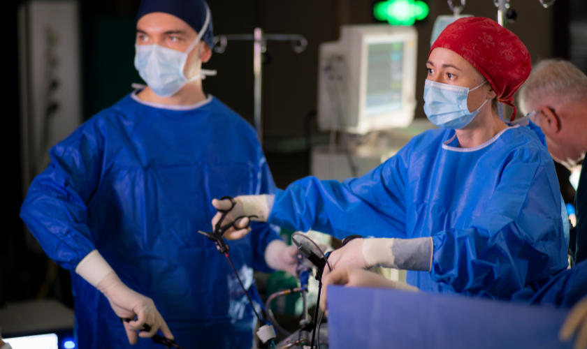 Endo_surgeons_operation_840x500